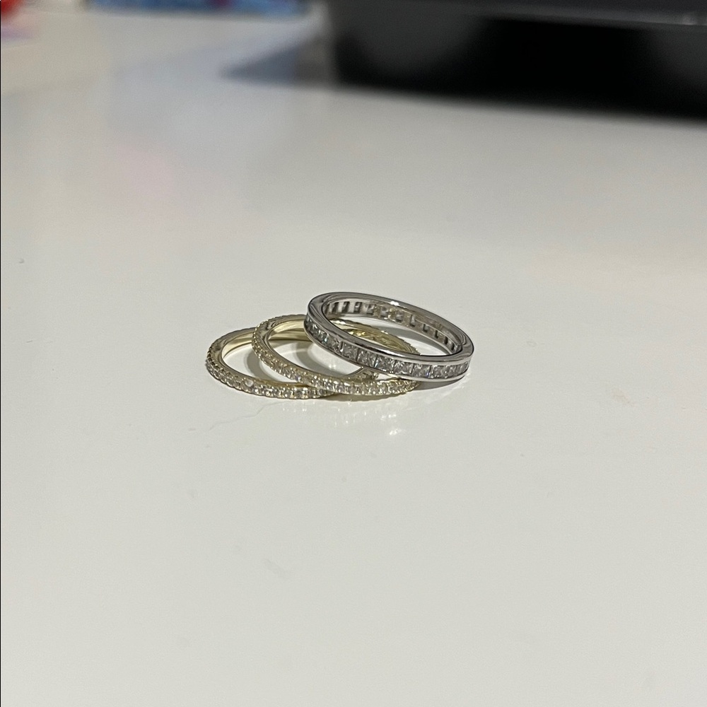 Elegant Silver and Gold Toned Ring Set - approx size 5 - Picture 1 of 2